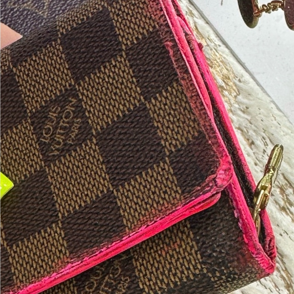 LV Wallet - Picture 7 of 7
